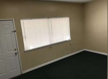 48688 m² Business center in Fresno, CA, 3710 N First Street (93726) - 4 | MatchOffice.com