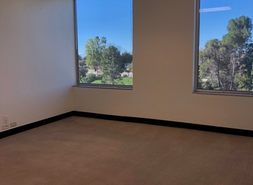 431 m² Conference room in Fullerton, CA, North Harbor Boulevard 1440 (92835) - 21 | MatchOffice