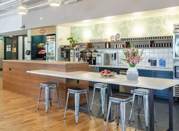 5382 m² Business center in Los Angeles, CA, Rosecrans Avenue 1240 (90266) - 2 | MatchOffice.com