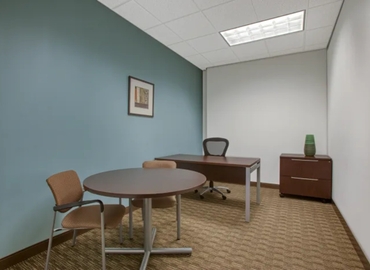 2691 m² Business space in Glendale, WI, 500 West Silver Spring Drive (53217) - 1 | MatchOffice.com