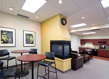 2691 m² Business space in Greensboro, NC, 717 Green Valley Road (27408) - 4 | MatchOffice.com