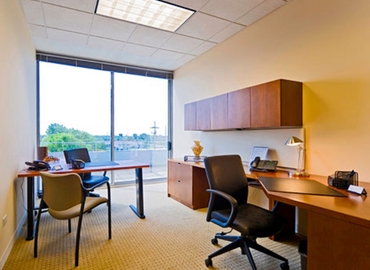 Virtual office space in Deerfield, IL, 500 Lake Cook Road (60015) - 3 | MatchOffice.com