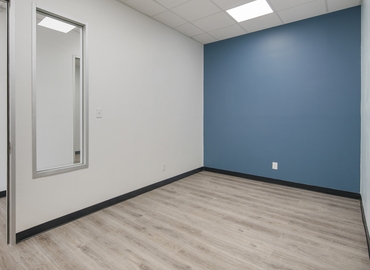 131 m² Shared office  in Dallas, TX, Marsh Lane 2414 (75006) - 4 | MatchOffice.com