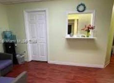 200 m² Business center in Miami Lakes, FL, 5881 NW 151 st  (33014) - 8 | MatchOffice.com