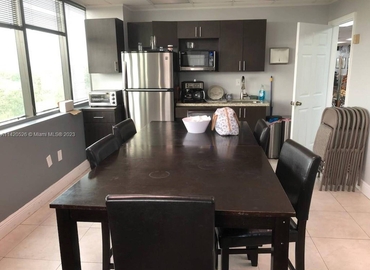 200 m² Business park in Miami Lakes, FL, 14411 Commerce Way  (33016) - 4 | MatchOffice.com