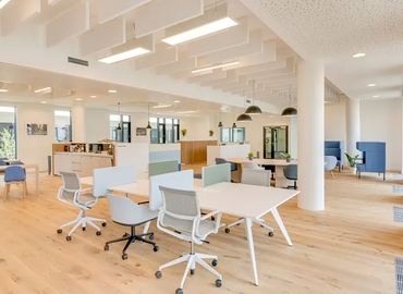 100 m² Business space in Raleigh, NC, 8024 Glenwood Ave (27612) - 1 | MatchOffice.com