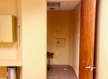 Office North Congress Avenue 1880 33426 Palm Beach Gardens, FL