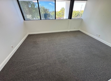 Office Northlake Boulevard 4362 33410 Palm Beach Gardens, FL