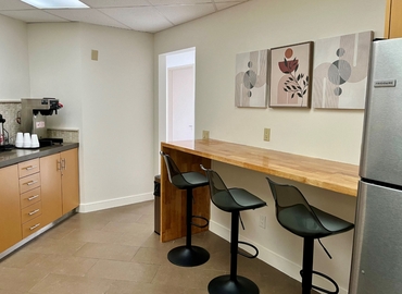 115 m² Business center in Newport Beach, CA, Campus Drive 4930 (92660) - 2 | MatchOffice.com