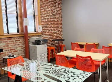 10 m² Co-working in Bakersfield, CA, Eye Street 2020 (93301) - 2 | MatchOffice.com