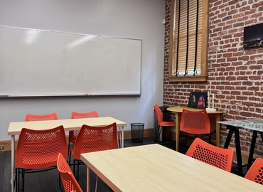 10 m² Co-working in Bakersfield, CA, Eye Street 2020 (93301) - 0 | MatchOffice