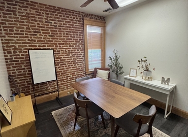 10 m² Coworking space in Bakersfield, CA, Eye Street 2020 (93301) - 1 | MatchOffice.com