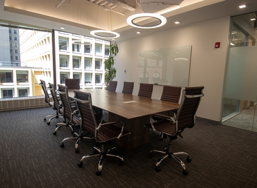 Office North Dearborn Street 33 60602 Chicago, IL