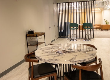 Office North Dearborn Street 33 60602 Chicago, IL