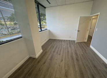 Office 10th Avenue North 2328 33461 Lake Worth Beach