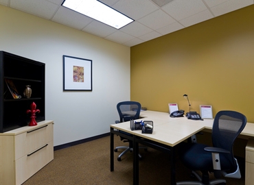 250 m² Business space place up for rent in Durham, NC, 4819 Emperor Blvd. (27703) - 3 | MatchOffice.com