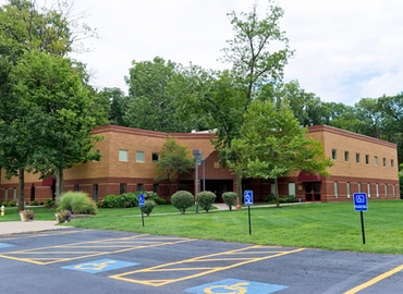 250 m² Business space building up for rent in Maumee, OH, 1690 Woodland Drive (43537) - 1 | MatchOffice.com