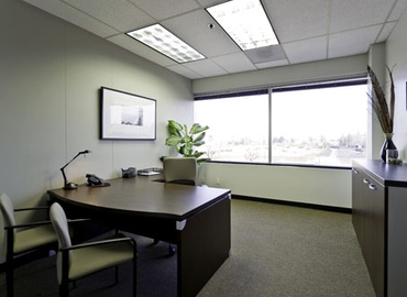 250 m² Business park in Bakersfield, CA, 4900 California Avenue (93309) - 1 | MatchOffice