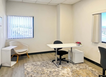 10 m² Shared workspace  in Valencia, 	CA, 27125 Sierra  Hwy (91351) - 3 | MatchOffice.com