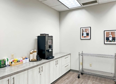 10 m² Business space in Pittsburgh, PA, 2403 Sidney Street (15203) - 1 | MatchOffice