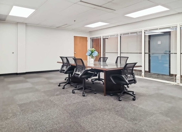 10 m² Shared workspace  in Brookfield, WI, 120 Bishops Way (53005) - 2 | MatchOffice