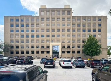 10 m² Business space in Des Moines, IA, 1200 Valley West Drive (50266) - 0 | MatchOffice