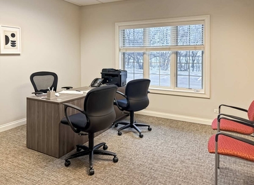 10 m² Shared workspace  in Lincolnshire, IL, 1870 W. Winchester Rd. (60048) - 3 | MatchOffice.com