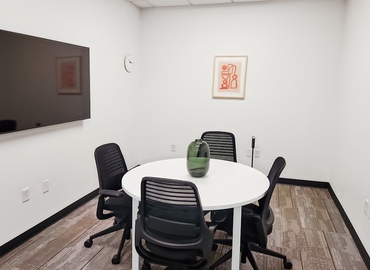 10 m² Business center in Downtown, 540 N Broadway (54303) - 8 | MatchOffice.com