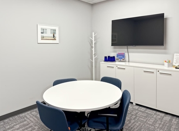 10 m² Business center in Milwaukee, WI, 9000 W. Chester St. (53214) - 8 | MatchOffice