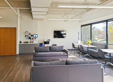 10 m² Business space in West Allis, WI, 10150 W National Ave (53227) - 4 | MatchOffice.com