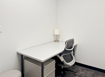 Virtual office space in Chicago Gold Coast, IL, 40 E Huron St (60611) - 12 | MatchOffice.com