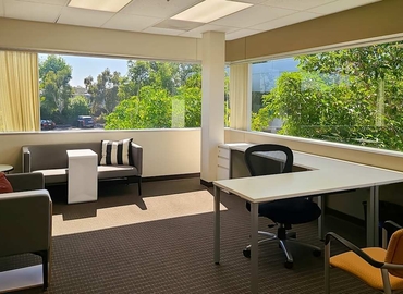 10 m² Shared workspace  in Carlsbad, CA, 2131 Palomar Airport Rd (92011) - 3 | MatchOffice