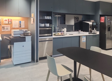 10 m² Co-working  in Sacramento, CA, 2180 Harvard St. (95815) - 5 | MatchOffice.com