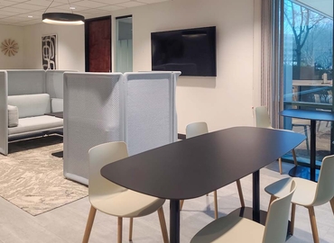 10 m² Shared workspace  in Sacramento, CA, 2180 Harvard St. (95815) - 4 | MatchOffice