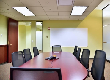 220 m² Business space building up for rent in Chicago, IL, 8745 W. Higgins Rd. (60631) - 3 | MatchOffice.com