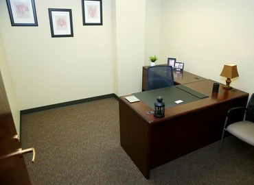 220 m² Business park property up for rent in Chicago, IL, 8745 W. Higgins Rd. (60631) - 1 | MatchOffice