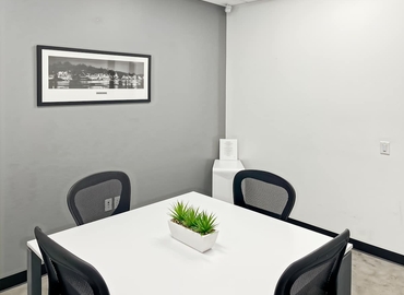 10 m² Shared workspace  in San Bernadino, 473 East Carnegie Drive (92408) - 8 | MatchOffice.com
