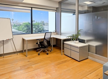 10 m² Business center in Beverly Hills, CA, 145 South Fairfax Avenue (90036) - 6 | MatchOffice.com