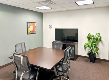 10 m² Business space in Detroit, MI, 3200 Greenfield Road (48120) - 10 | MatchOffice
