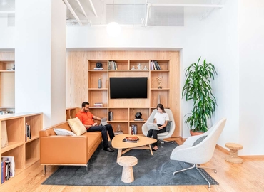 10 m² Shared office  in Santa Monica, CA, 2450 Colorado Avenue (90404) - 9 | MatchOffice