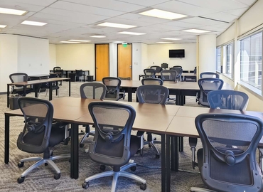 10 m² Co-working  in Dallas North, TX, 5050 Quorum Drive (75254) - 7 | MatchOffice.com