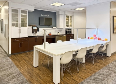 10 m² Shared workspace  in Houston Northwest, TX, 950 Echo Lane Hedwig Village (77024) - 5 | MatchOffice.com