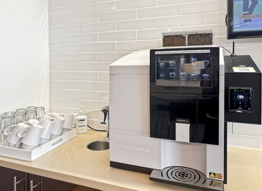 10 m² Co-working  in Scottsdale, AZ, 7272 East Indian School Road (85251) - 13 | MatchOffice