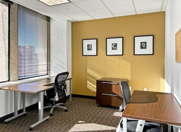 10 m² Coworking  in Clayton, 	MO, 7733 Forsyth Boulevard (63105) - 3 | MatchOffice