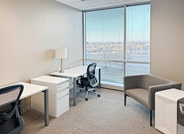 10 m² Shared workspace  in Lisle, IL, 3333 Warrenville Road (60532) - 3 | MatchOffice