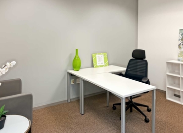 10 m² Shared workspace  in Carlsbad, CA, 1902 Wright Place (92008) - 3 | MatchOffice