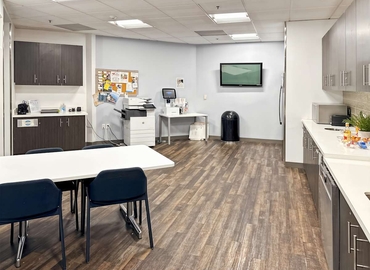 10 m² Shared workspace  in Roseville, CA, 3017 Douglas Boulevard (95661) - 5 | MatchOffice.com