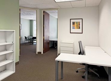 10 m² Coworking space  in Tampa, FL, 3001 North Rocky Point Drive East (33607) - 6 | MatchOffice