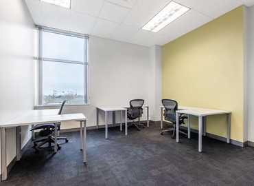 10 m² Shared workspace  in Roseville, CA, 915 Highland Pointe Drive (95678) - 5 | MatchOffice.com