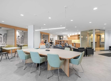 Virtual office space in Schaumburg, IL, 10 North Martingale Road (60173) - 9 | MatchOffice.com